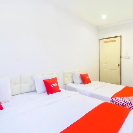 Oyo 44017 L & C Premium Stay กูชิง ภายนอก รูปภาพ