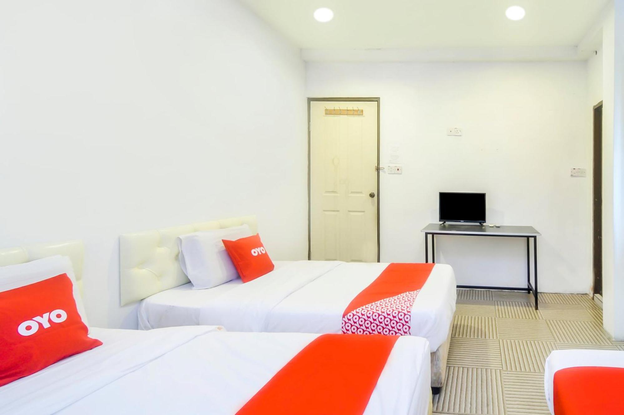 Oyo 44017 L & C Premium Stay กูชิง ภายนอก รูปภาพ