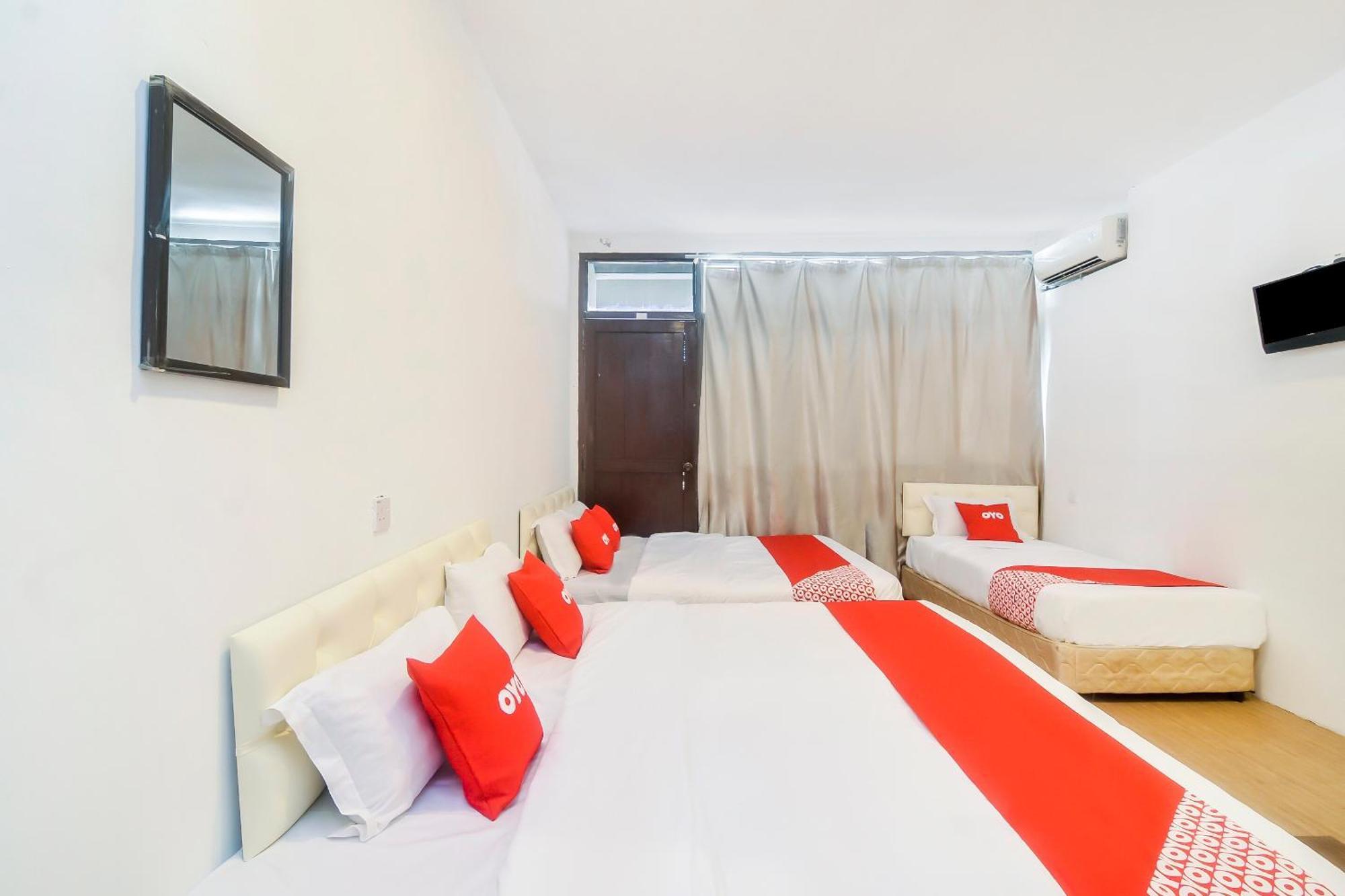 Oyo 44017 L & C Premium Stay กูชิง ภายนอก รูปภาพ