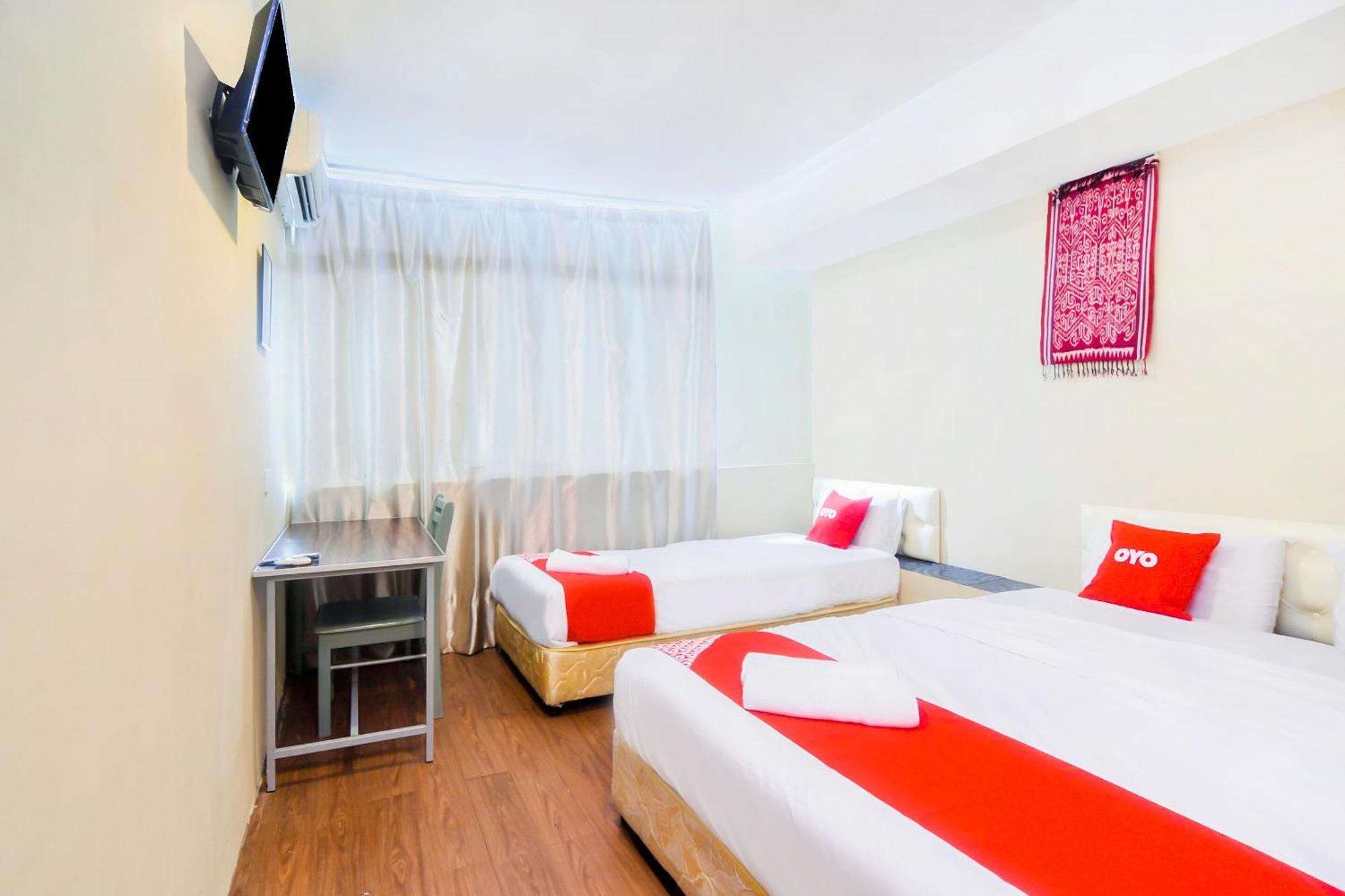 Oyo 44017 L & C Premium Stay กูชิง ภายนอก รูปภาพ