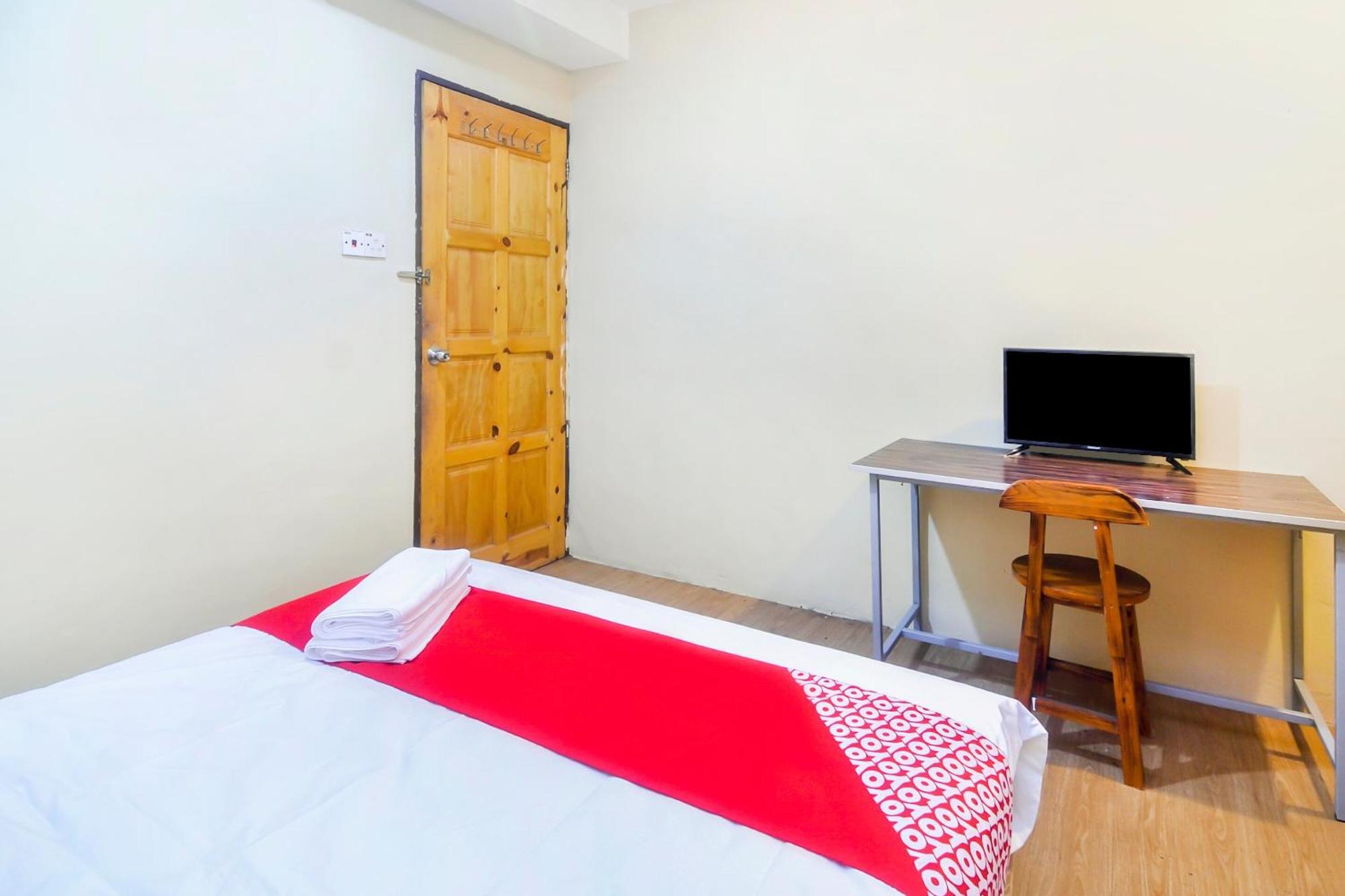 Oyo 44017 L & C Premium Stay กูชิง ภายนอก รูปภาพ