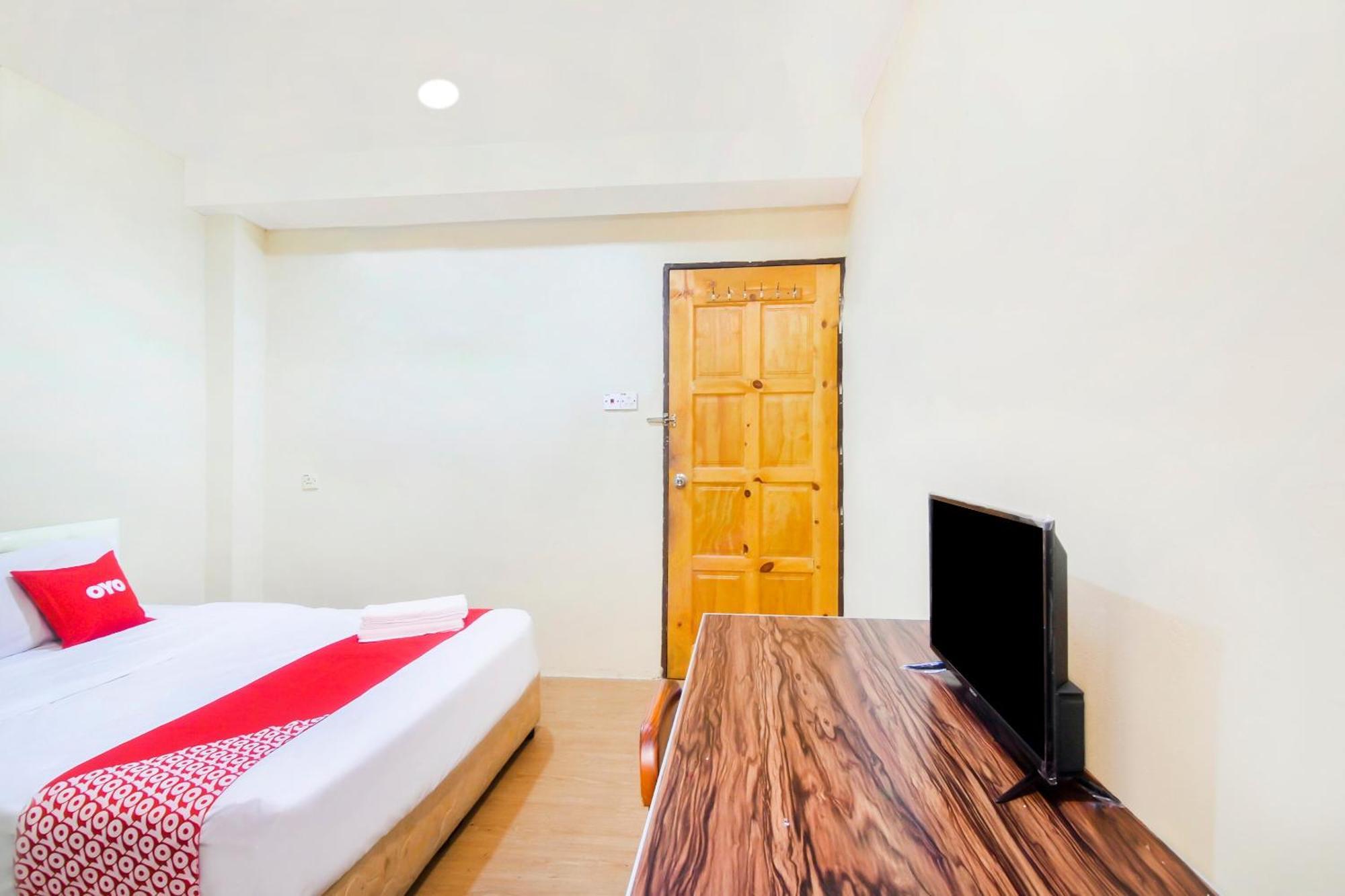 Oyo 44017 L & C Premium Stay กูชิง ภายนอก รูปภาพ