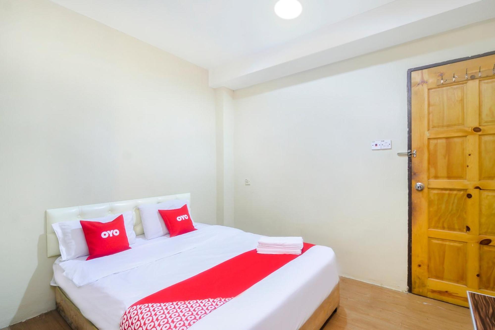 Oyo 44017 L & C Premium Stay กูชิง ภายนอก รูปภาพ