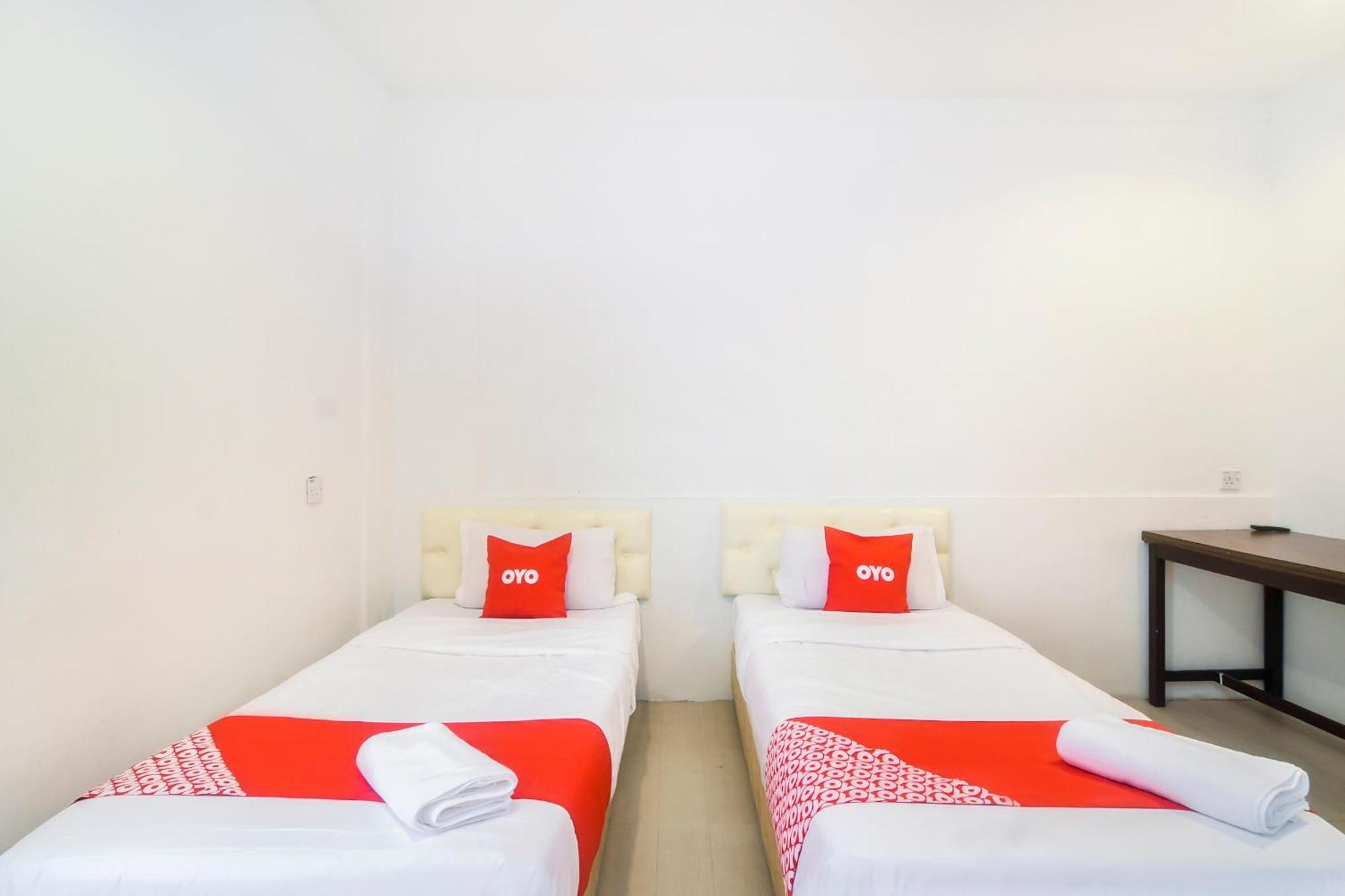 Oyo 44017 L & C Premium Stay กูชิง ภายนอก รูปภาพ